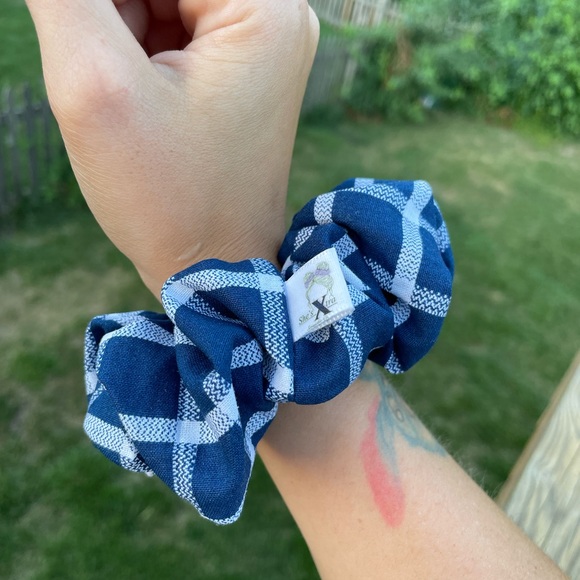 Blue plaid Scrunchie - Picture 3 of 3